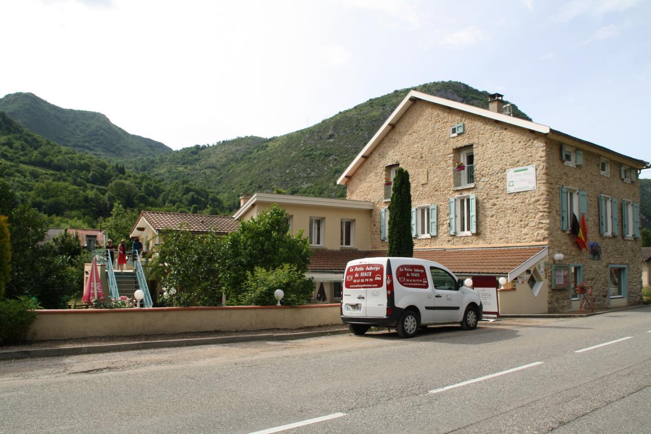 La Petite Auberge De Niaux Екстериор снимка